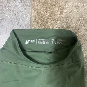 IAB leggings size small crop